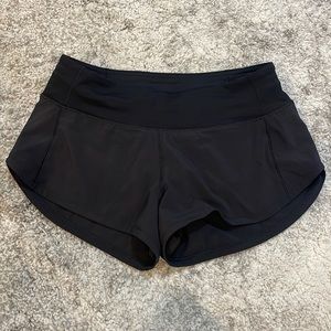 LIKE NEW black 2.5” speed up lululemon shorts